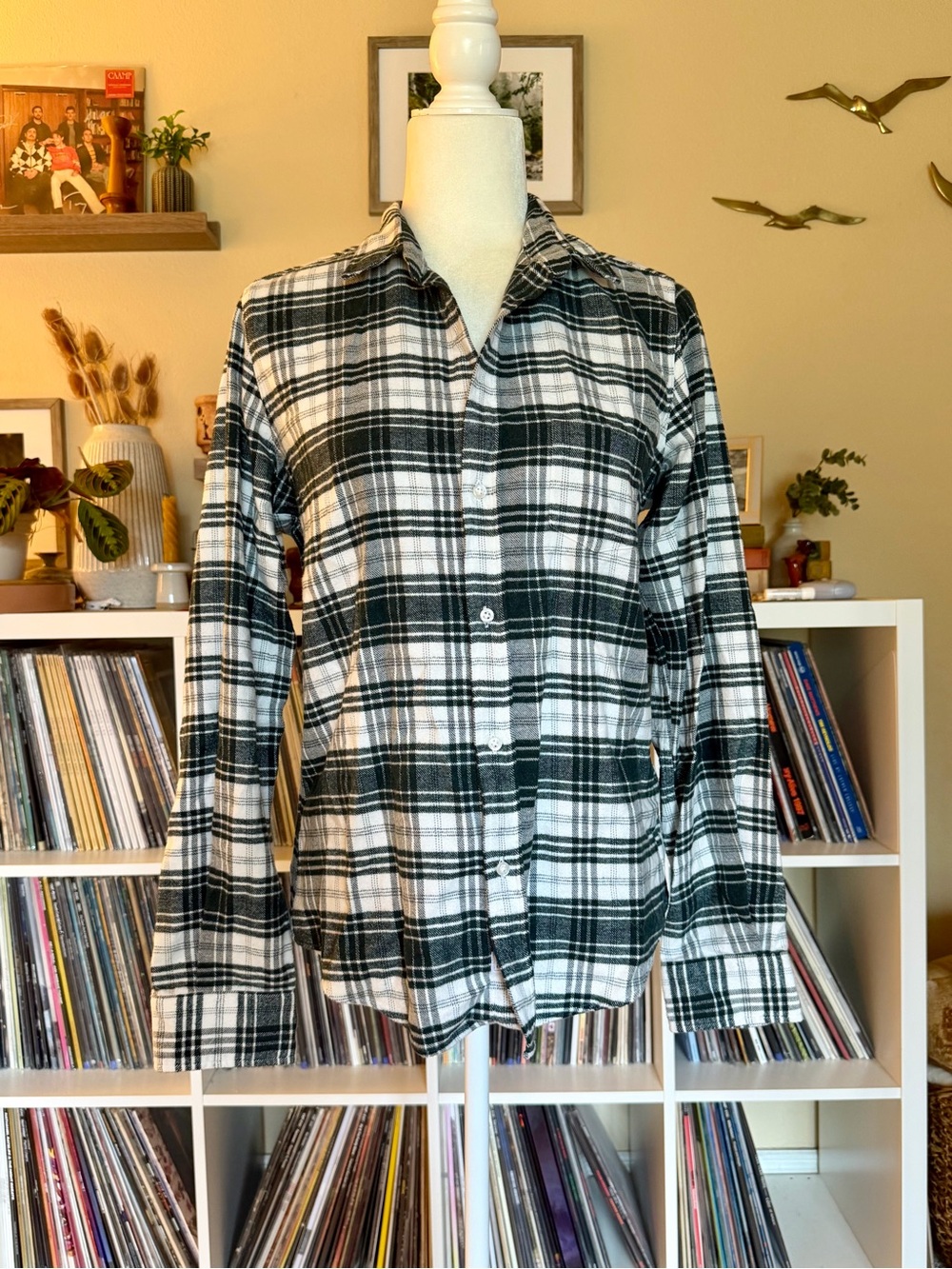 Frank & Eileen Size Medium Barry Black and White Plaid Cotton Button Down